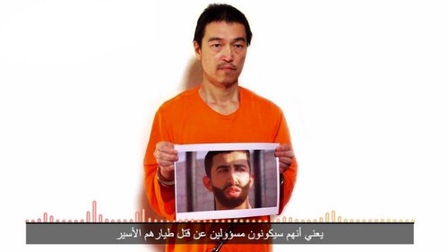 Появилось второе видео с захваченным ИГ японским заложником Кэндзи Гото - ảnh 1